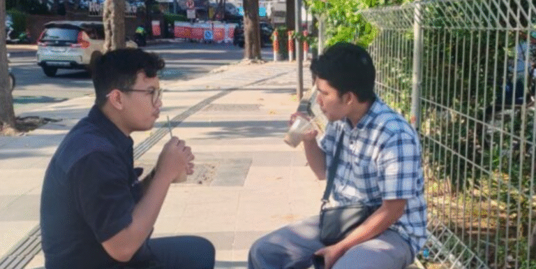 Trotoar, Es Kopi, dan Semangat Mengabdi