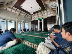 Rabu Sore yang Menyentuh Hati: Merenungi Kelahiran Sang Nabi di Musholla Asy-Syarif